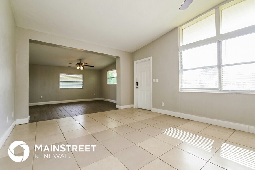 Building Photo - 3521 Schwalbe Dr