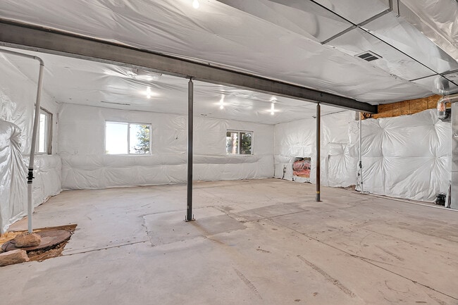Building Photo - 23805 Mormon Dr