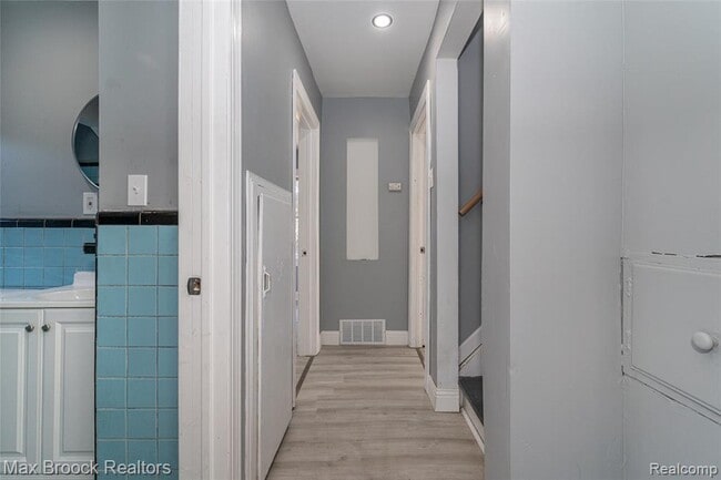 Building Photo - 9327 Schaefer Hwy