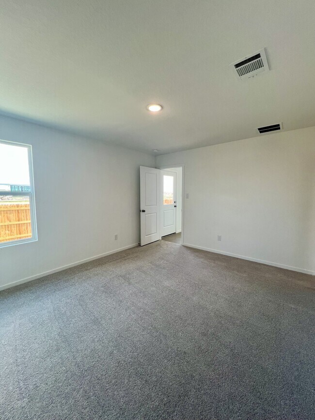Building Photo - 9175 Trails End