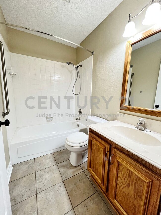 Building Photo - Charming 3/2/2 in Lake Dallas ISD For Rent!