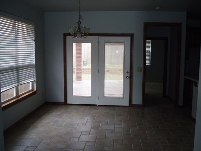 Building Photo - 3 Bed + Office - Large master - Edmond Sch...
