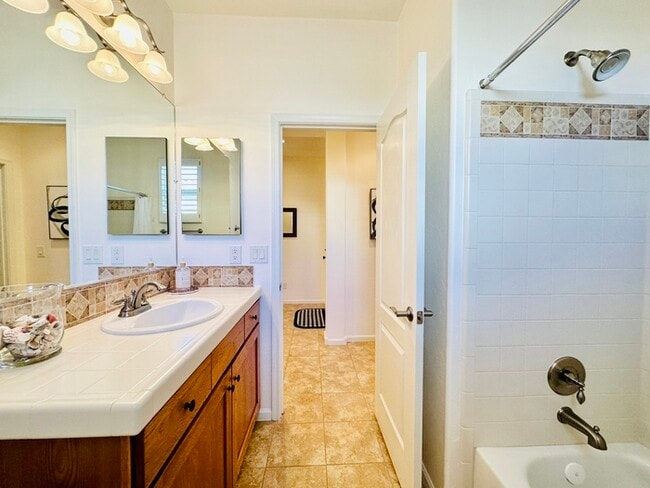 Building Photo - Long Term Fully Furnished 2 Bedroom with D...
