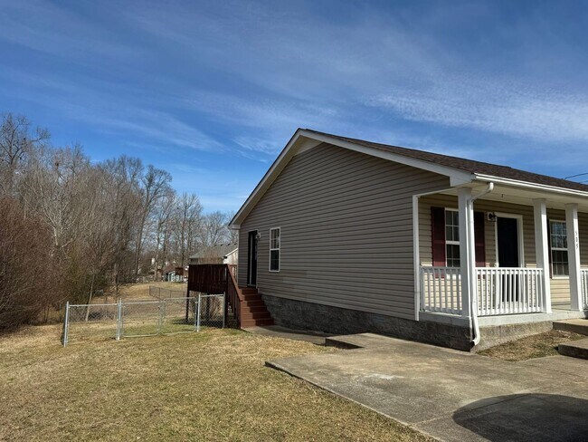 Building Photo - Lovely 3 Bedroom 2 Full Bath Home with? Large Deck & Fenced in Back?yard!