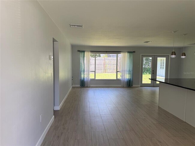 Building Photo - 2451 Nassau St
