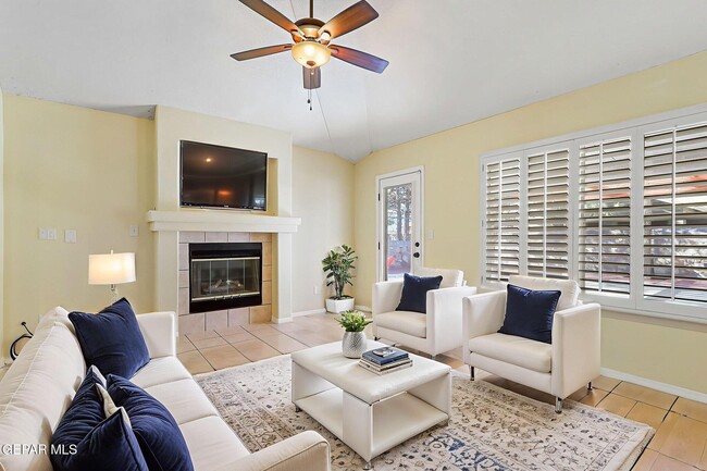 Building Photo - 13709 Paseo Hermoso Dr