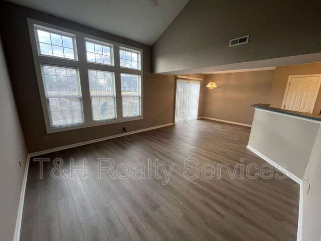 Building Photo - 1552 Brookfield Cir