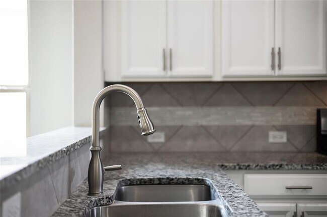 Building Photo - 524 Coffee Berry Dr