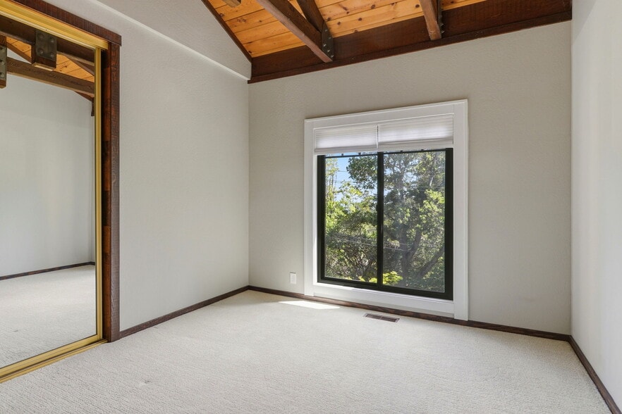 Building Photo - 158 Los Robles Dr