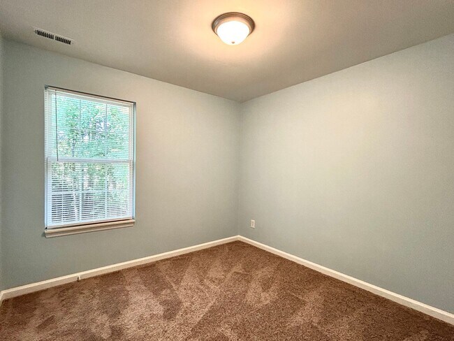 Building Photo - 5320 Cumberland Plain Dr