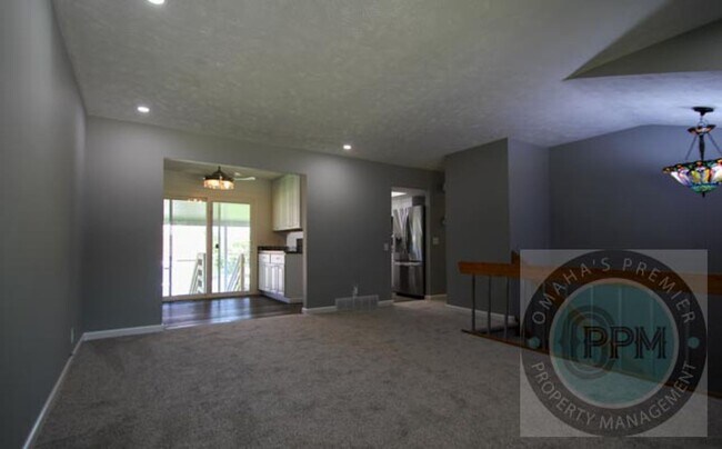 Building Photo - Beautiful 3Bd/2Ba home in Omaha, NE | Finished Basement!