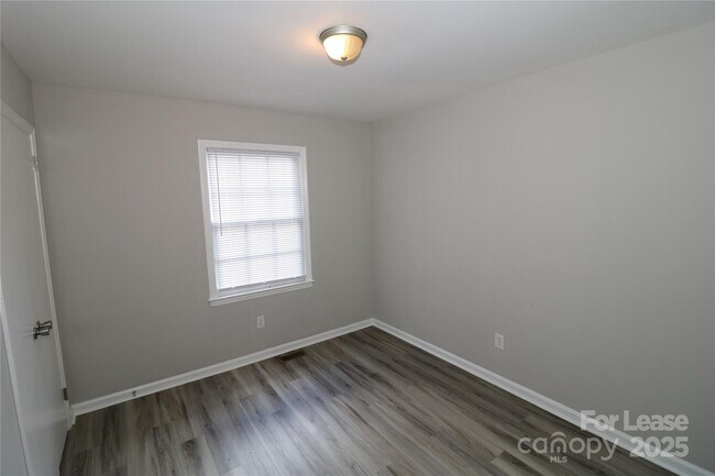 Building Photo - 6248 Old Pineville Rd