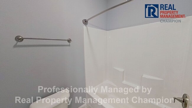 Building Photo - Immaculate 4 BD/3 BA Home w/Screened Porch and Fenced Back Yard