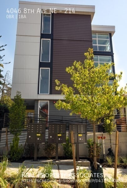 Building Photo - 4046 8th Ave NE