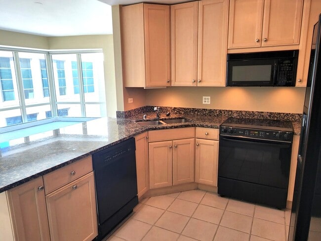 Building Photo - 57 E Delaware Pl