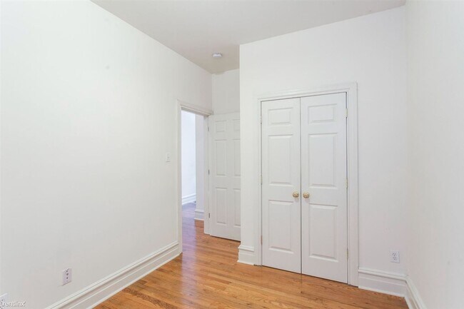 Building Photo - Delightful 5BR 3BA Townhome near Temple Un...