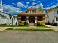 Building Photo - 204 N Rogers Ave