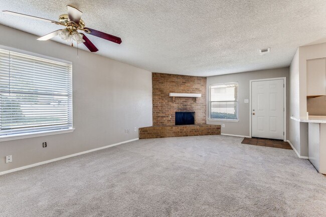 Building Photo - Charming 2-Bedroom Townhome in North Irving with Spacious 2-Car Garage