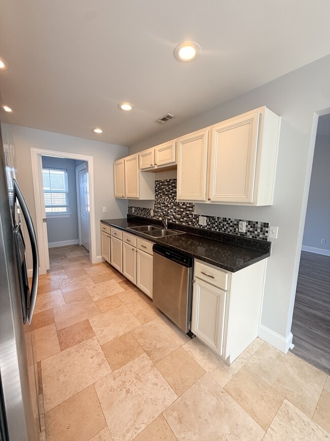 Building Photo - 34 Wintergreen Dr