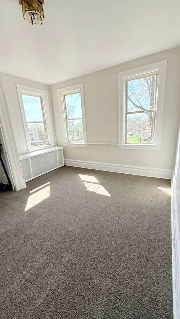 Building Photo - Spacious 4BR 1.5BA Single Family Home in Carrick