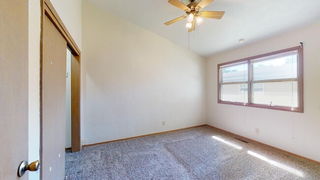 Building Photo - AVAILABLE AUGUST 1st! Large Duplex, Vaulte...