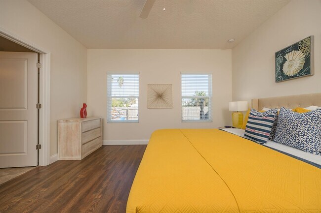 Building Photo - 6832 Middleton Ave