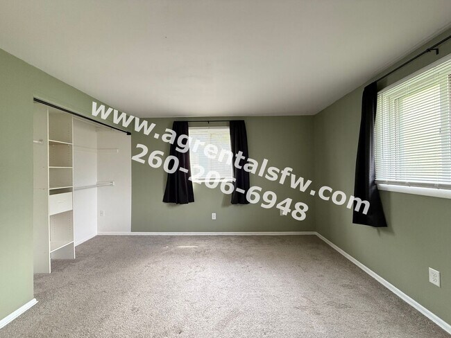 Building Photo - 3 Bedroom House