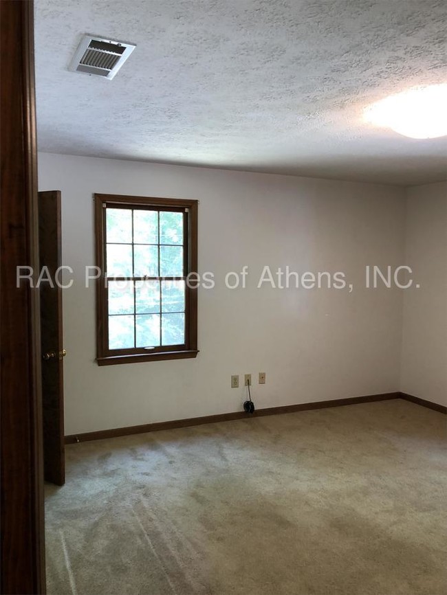 Building Photo - 144 Highland Park Dr