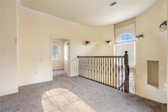 Building Photo - 2700 S Everest Ave