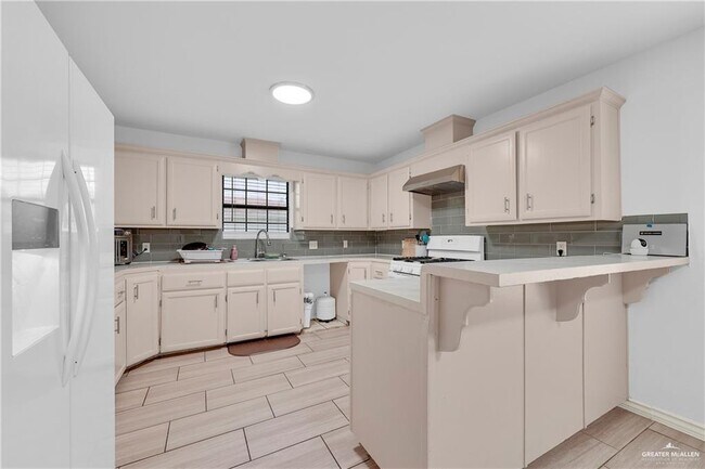Building Photo - 503 Shea Dr