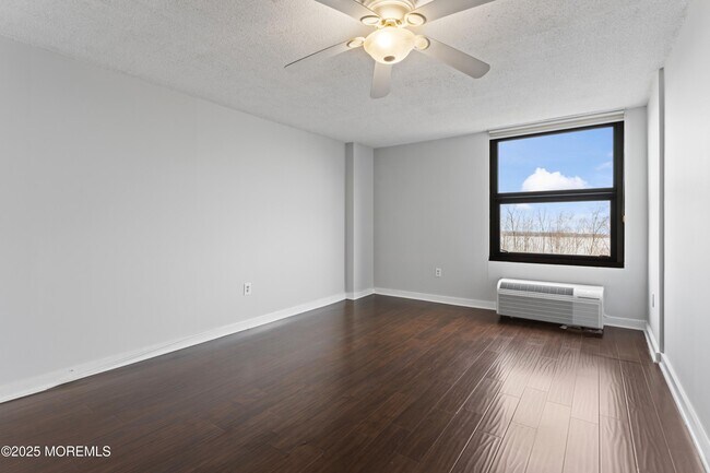 Building Photo - 1 Scenic Dr