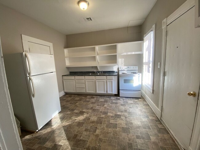 Building Photo - Nice 2 Bedroom Home in Newton for rent!