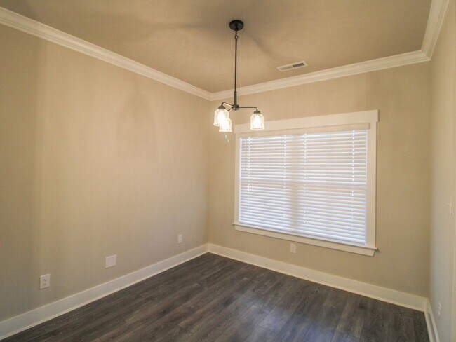 Building Photo - LIKE NEW Home in Natures Cove West in Athe...