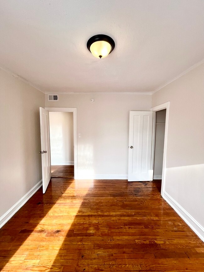 Building Photo - 1148 N Lawndale Ave