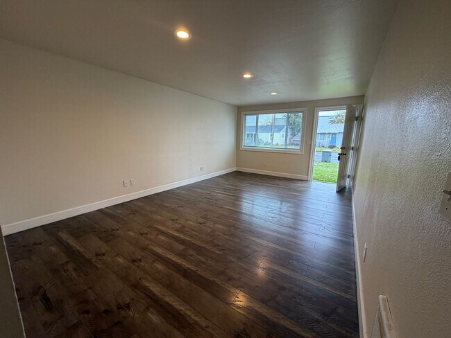 Building Photo - 206-210 14th Ave SE