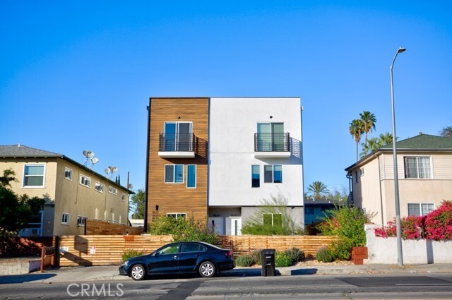 Primary Photo - 11639 Burbank Blvd
