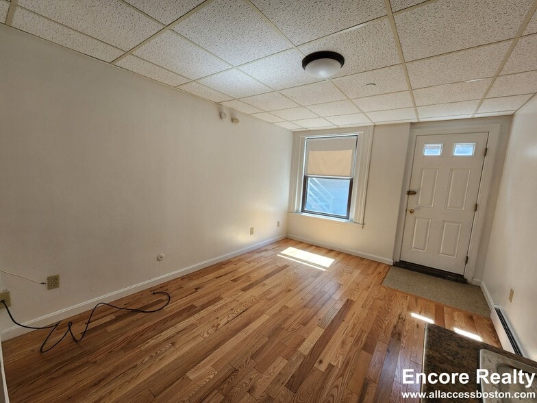 Building Photo - 405 Beacon St