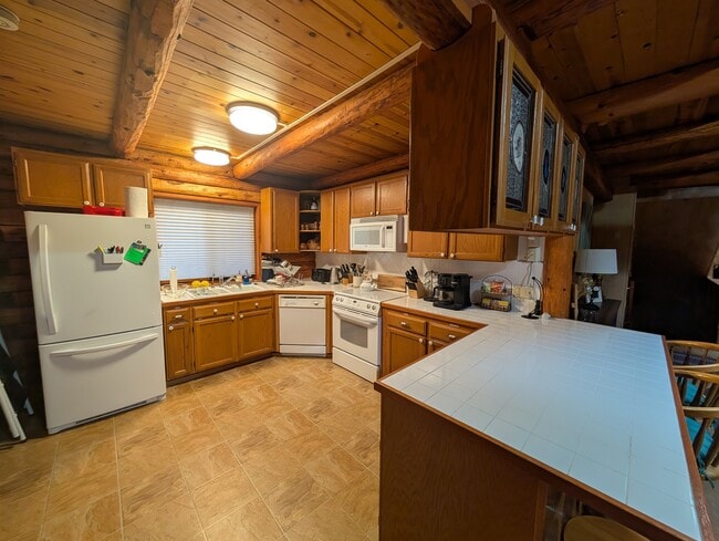 Building Photo - 7312 E Evans Creek Rd