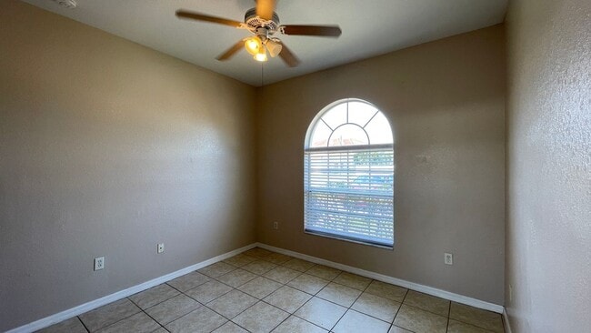 Building Photo - 506 Parsley Ct