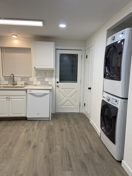 Building Photo - 9535 Ashworth Ave N