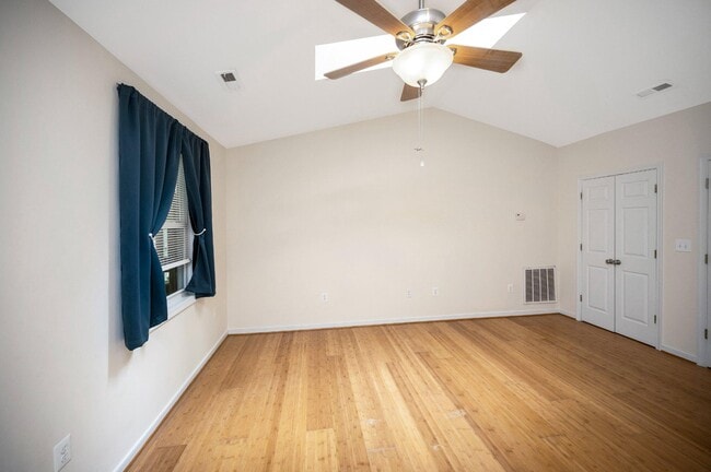 Building Photo - 130 Spring Wood Dr