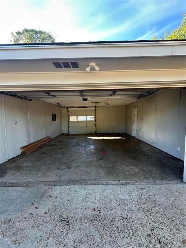 Building Photo - Newly Remodeled 4/2 Home in Atlanta, Texas