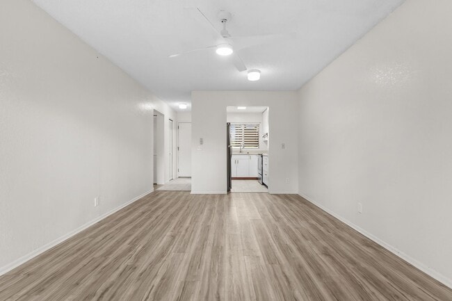 Building Photo - Pet-Friendly 2-Bed Gem | Steps from Leeward CC