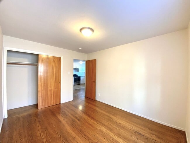 Building Photo - REMODELED KITCHEN! Storage, Parking Available, On-Site Laundry!