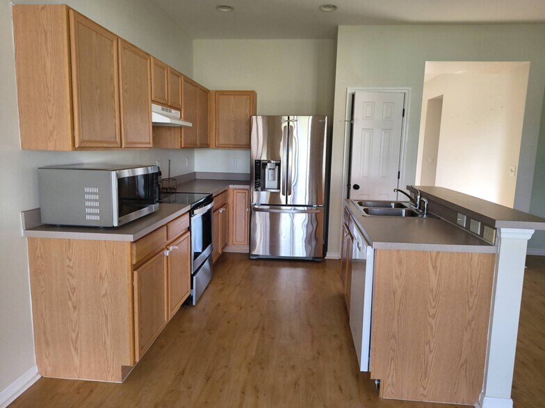 Building Photo - 25199 Chiclayo Ave
