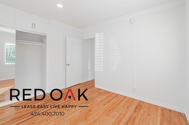 Building Photo - 14619 Moorpark St