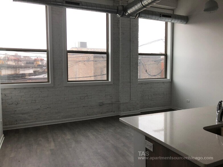 Building Photo - 930 W Dakin St