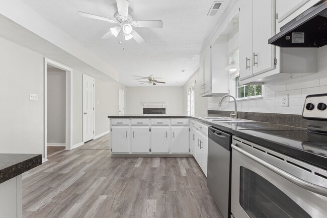 Building Photo - 5 Longleaf Ct