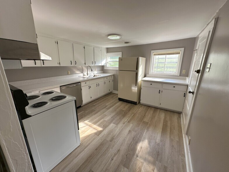 Kitchen - 11414 Goose Creek Rd
