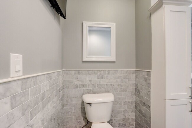 Building Photo - 22 W Ontario St